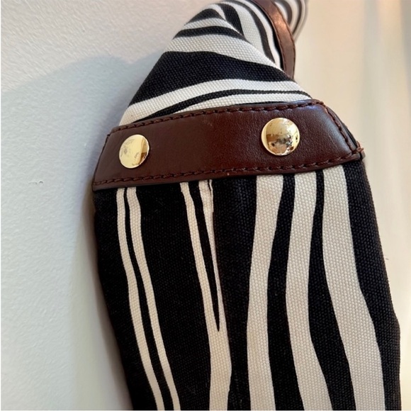 MICHAEL KORS GIRAFFE PRINT HANDBAG TOTE BLACK WHITE BROWN W/ GOLD CHAIN STRAPS - Picture 11 of 16